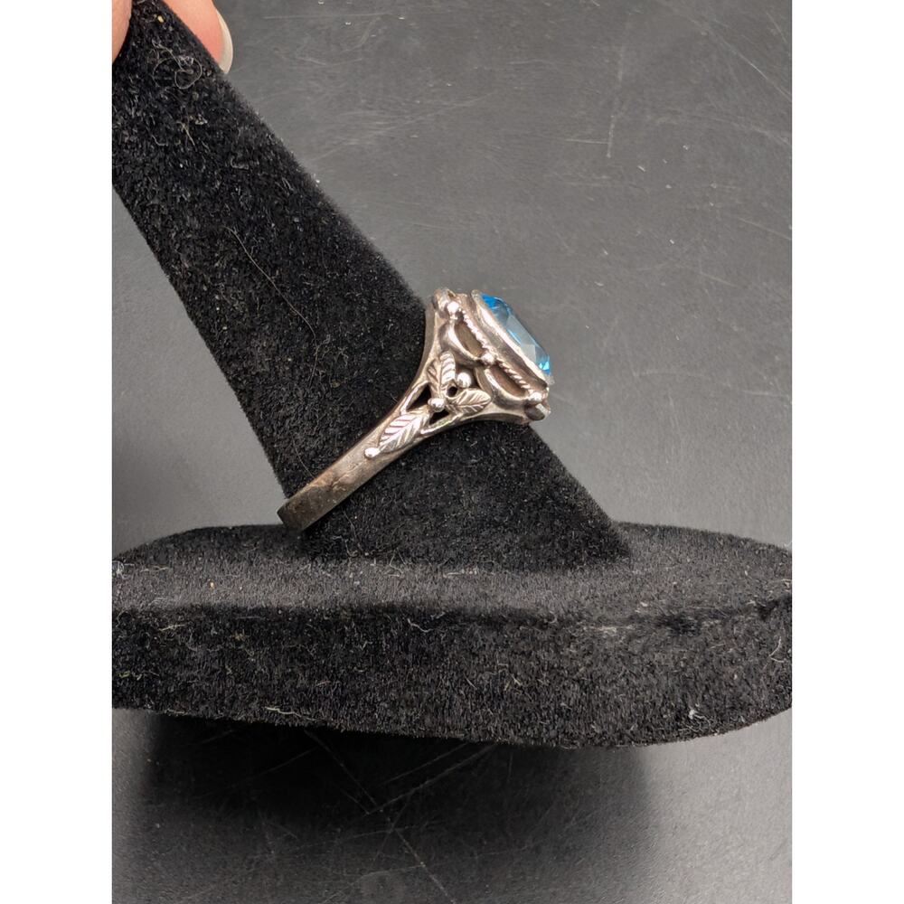 Vintage Sterling Silver Blue Topaz Art Nouveau Filigree Leaf Ring Size 8.25 - Picture 2 of 7